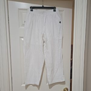 SHEIN Women's White Capris